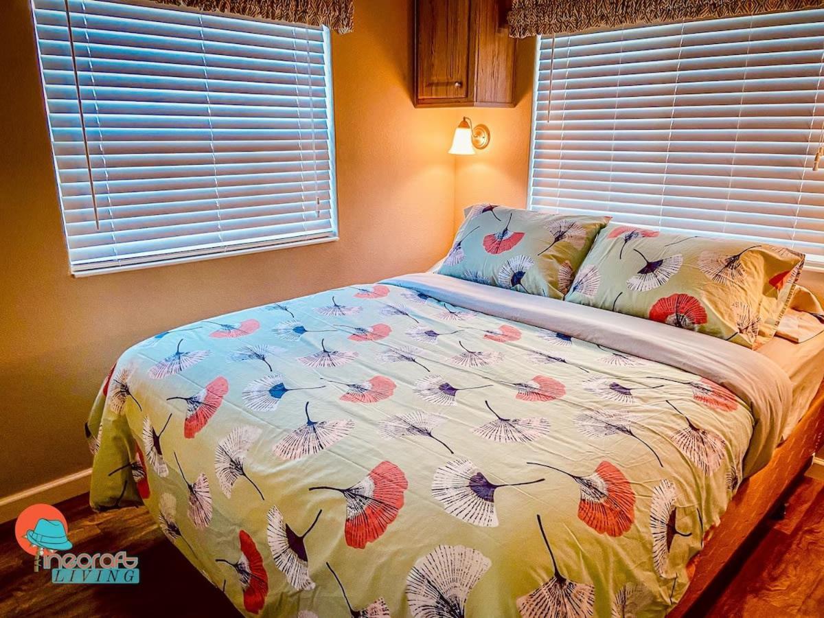 Pinecraft Cottage Tiny Home Сарасота Екстер'єр фото